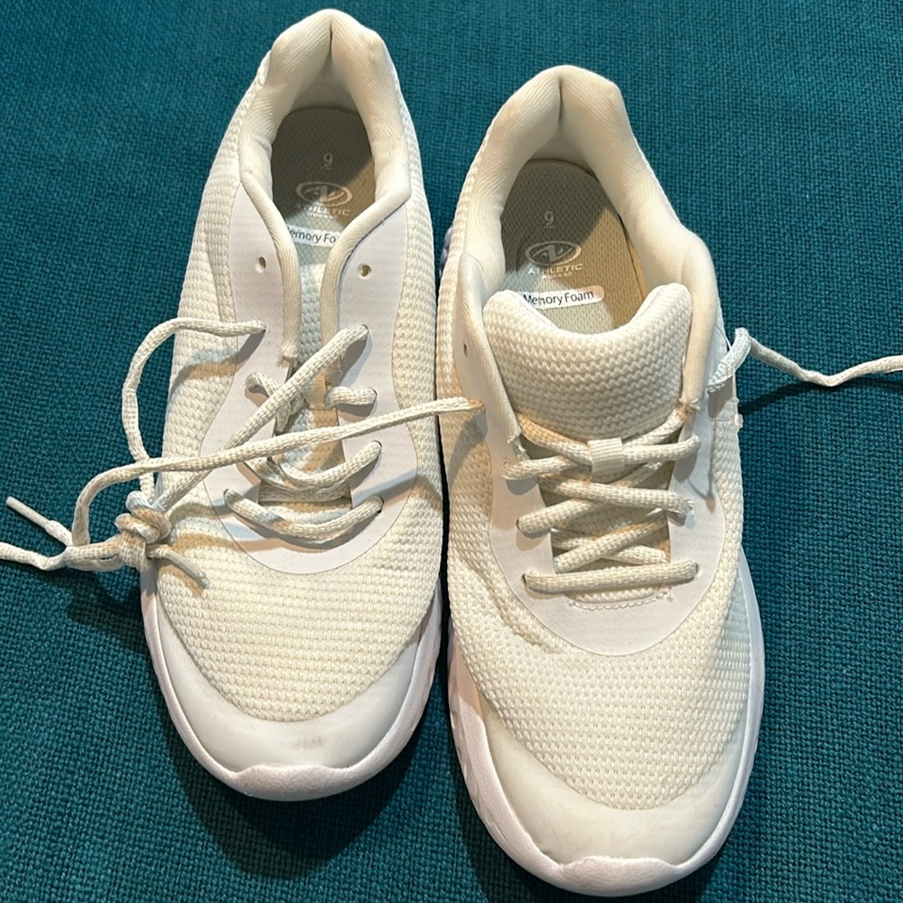 Memory Foam Sneakers;